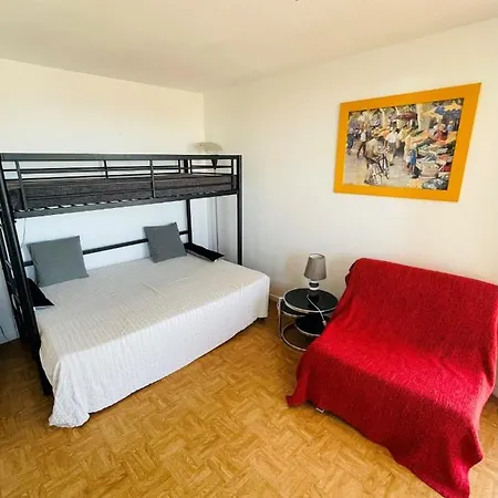 Apartment Bright Studio With Balcony 400m From The Beach Frejus
