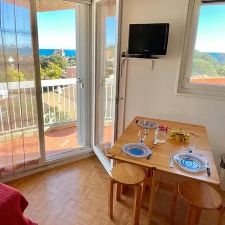 Bright Studio With Balcony 400m From The Beach Apartment *