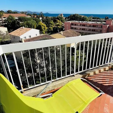 Bright Studio With Balcony 400m From The Beach Apartment Frejus